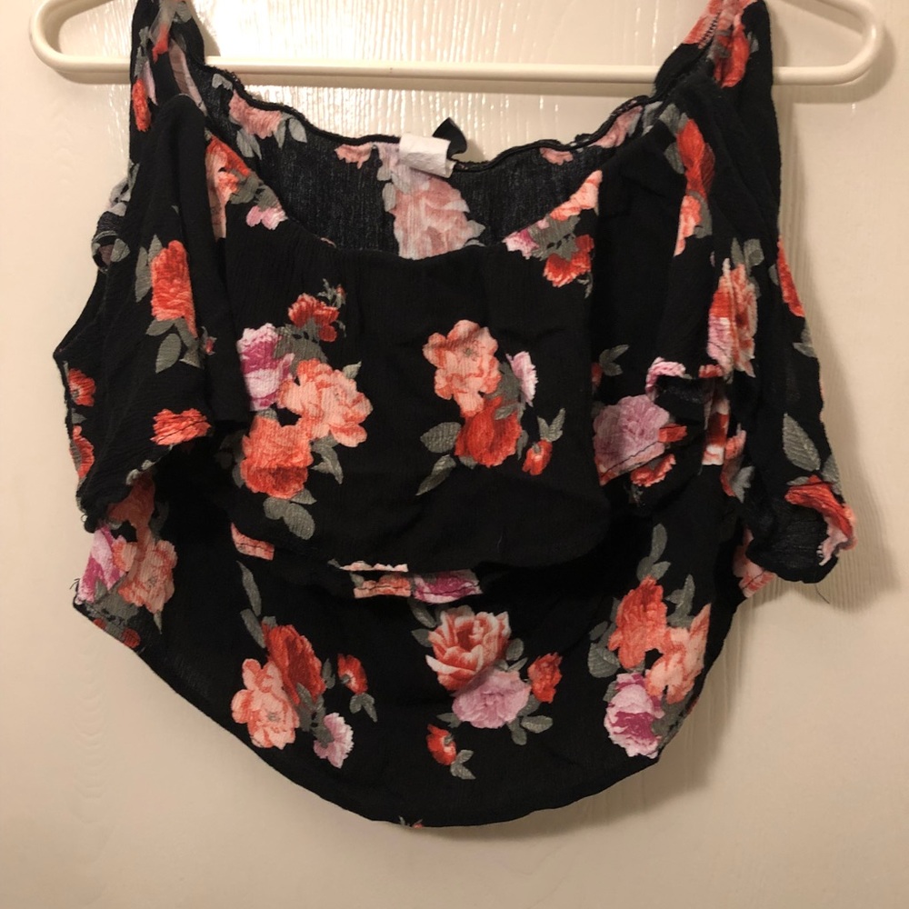 Off shoulders floral top